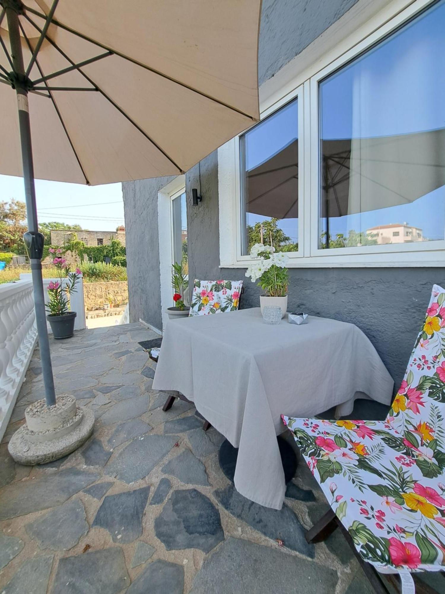 Garden Rooms Pirgos Psilonerou Exteriör bild